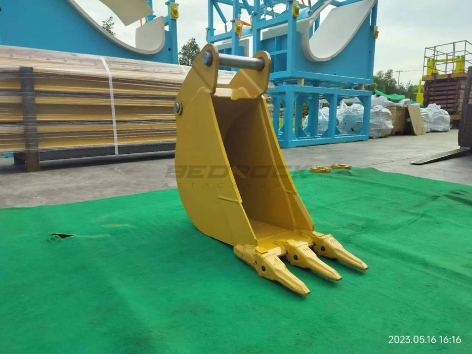 Bedrock Attachments – CAT Backhoe Loader 416C-442D Bucket GP Bucket (305mm/12" Heavy Duty), S Pin 45mm and L Pin 50mm