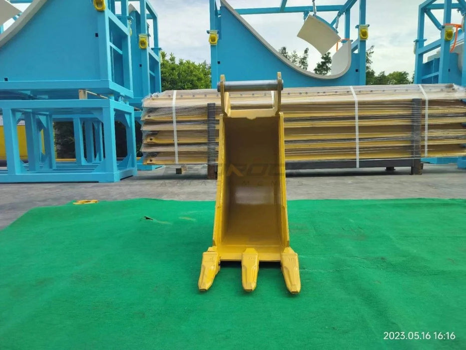 Bedrock Attachments – CAT Backhoe Loader 416C-442D Bucket GP Bucket (305mm/12" Heavy Duty), S Pin 45mm and L Pin 50mm