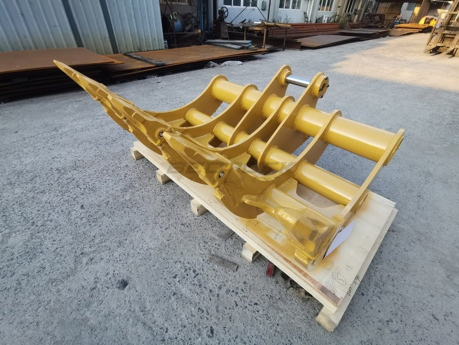 Bedrock Attachments – Excavator Rake Fits CAT 313D2GC 65mm Pins